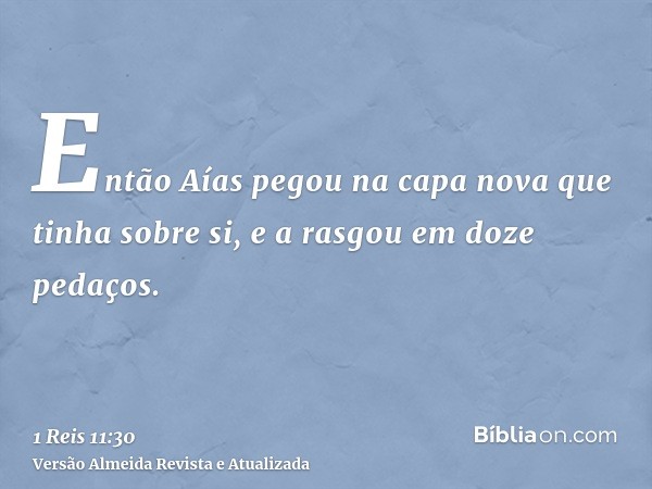 Então Aías pegou na capa nova que tinha sobre si, e a rasgou em doze pedaços.