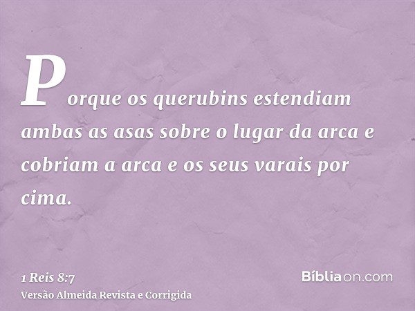 Porque os querubins estendiam ambas as asas sobre o lugar da arca e cobriam a arca e os seus varais por cima.