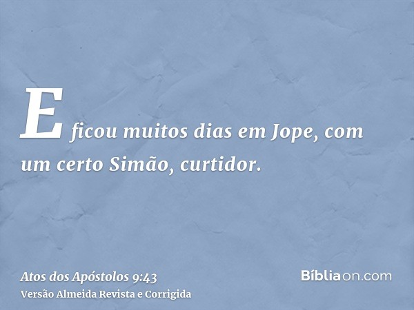 E ficou muitos dias em Jope, com um certo Simão, curtidor.