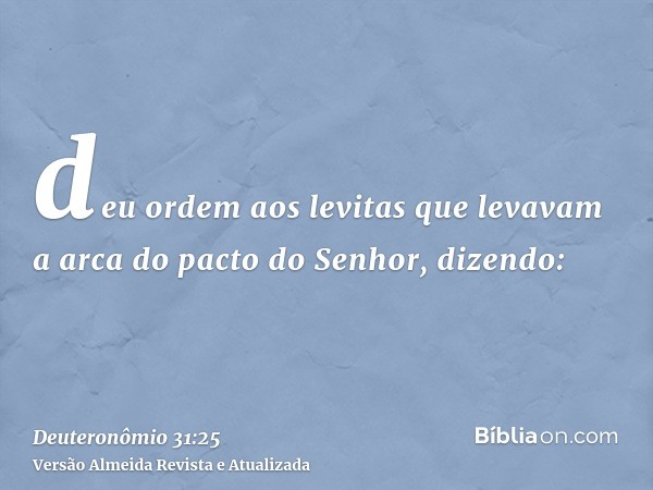 deu ordem aos levitas que levavam a arca do pacto do Senhor, dizendo: