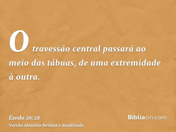 O travessão central passará ao meio das tábuas, de uma extremidade à outra.