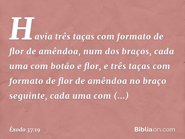 Havia três taças com formato de flor de amêndoa, num dos braços, cada uma com botão e flor, e três taças com formato de flor de amêndoa no braço seguinte, cada 