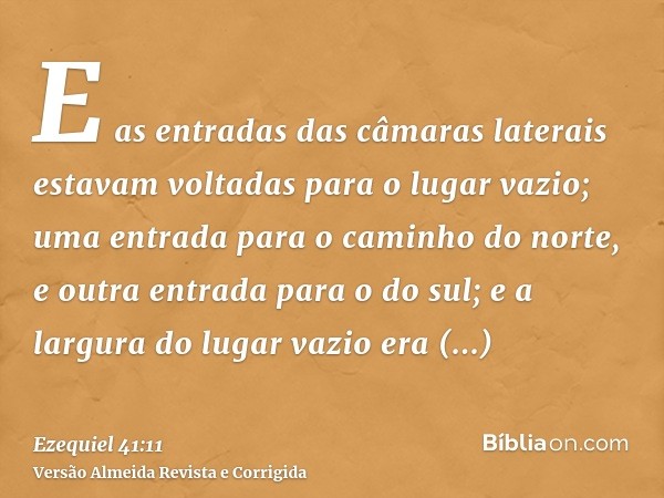 E as entradas das câmaras laterais estavam voltadas para o lugar vazio; uma entrada para o caminho do norte, e outra entrada para o do sul; e a largura do lugar