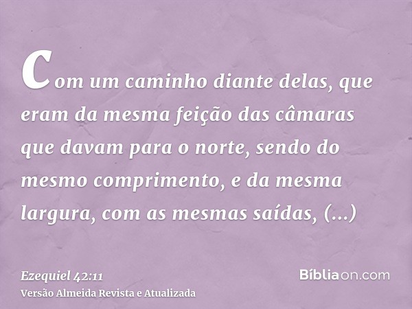 com um caminho diante delas, que eram da mesma feição das câmaras que davam para o norte, sendo do mesmo comprimento, e da mesma largura, com as mesmas saídas, 