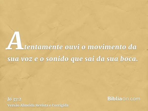 Atentamente ouvi o movimento da sua voz e o sonido que sai da sua boca.