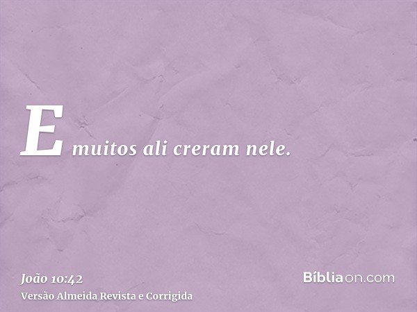 E muitos ali creram nele.