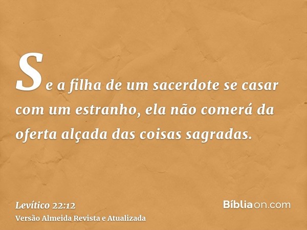 Se a filha de um sacerdote se casar com um estranho, ela não comerá da oferta alçada das coisas sagradas.