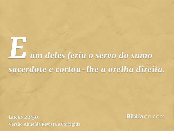 E um deles feriu o servo do sumo sacerdote e cortou-lhe a orelha direita.