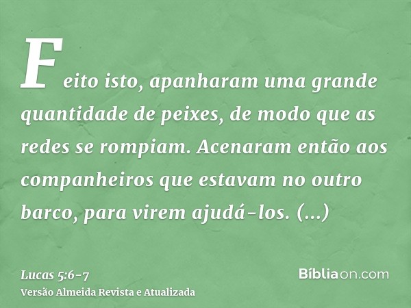 Feito isto, apanharam uma grande quantidade de peixes, de modo que as redes se rompiam.Acenaram então aos companheiros que estavam no outro barco, para virem aj