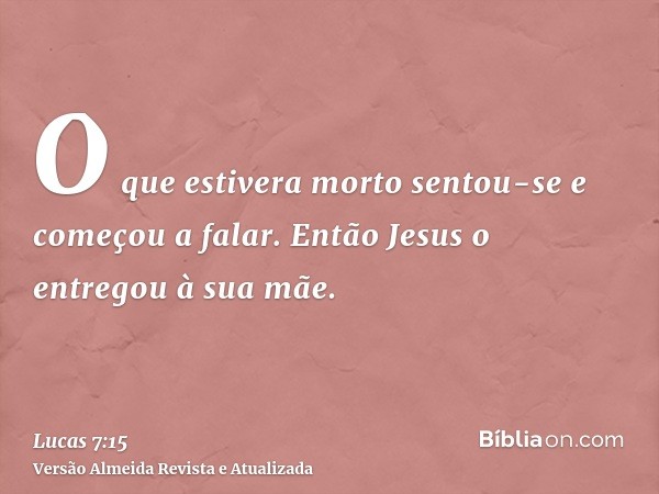 O que estivera morto sentou-se e começou a falar. Então Jesus o entregou à sua mãe.