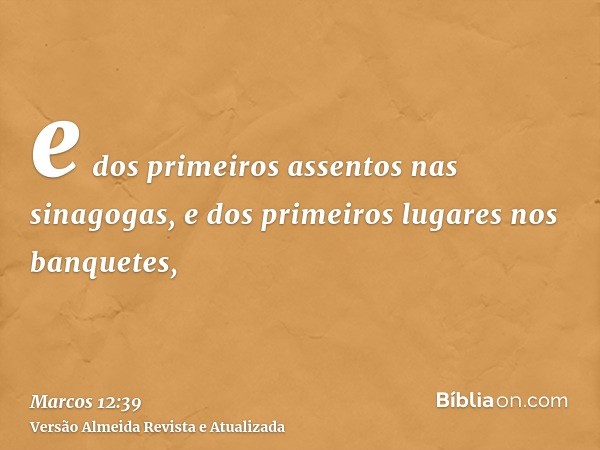 e dos primeiros assentos nas sinagogas, e dos primeiros lugares nos banquetes,