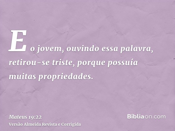 E o jovem, ouvindo essa palavra, retirou-se triste, porque possuía muitas propriedades.
