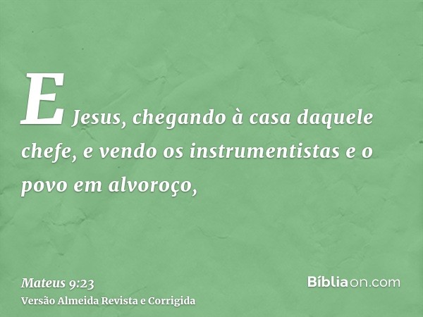 E Jesus, chegando à casa daquele chefe, e vendo os instrumentistas e o povo em alvoroço,
