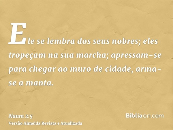 Ele se lembra dos seus nobres; eles tropeçam na sua marcha; apressam-se para chegar ao muro de cidade, arma-se a manta.