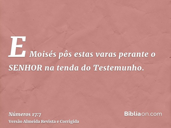 E Moisés pôs estas varas perante o SENHOR na tenda do Testemunho.