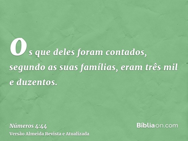 os que deles foram contados, segundo as suas famílias, eram três mil e duzentos.