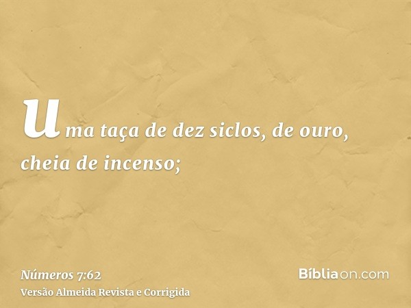 uma taça de dez siclos, de ouro, cheia de incenso;