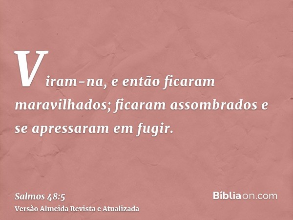 Viram-na, e então ficaram maravilhados; ficaram assombrados e se apressaram em fugir.